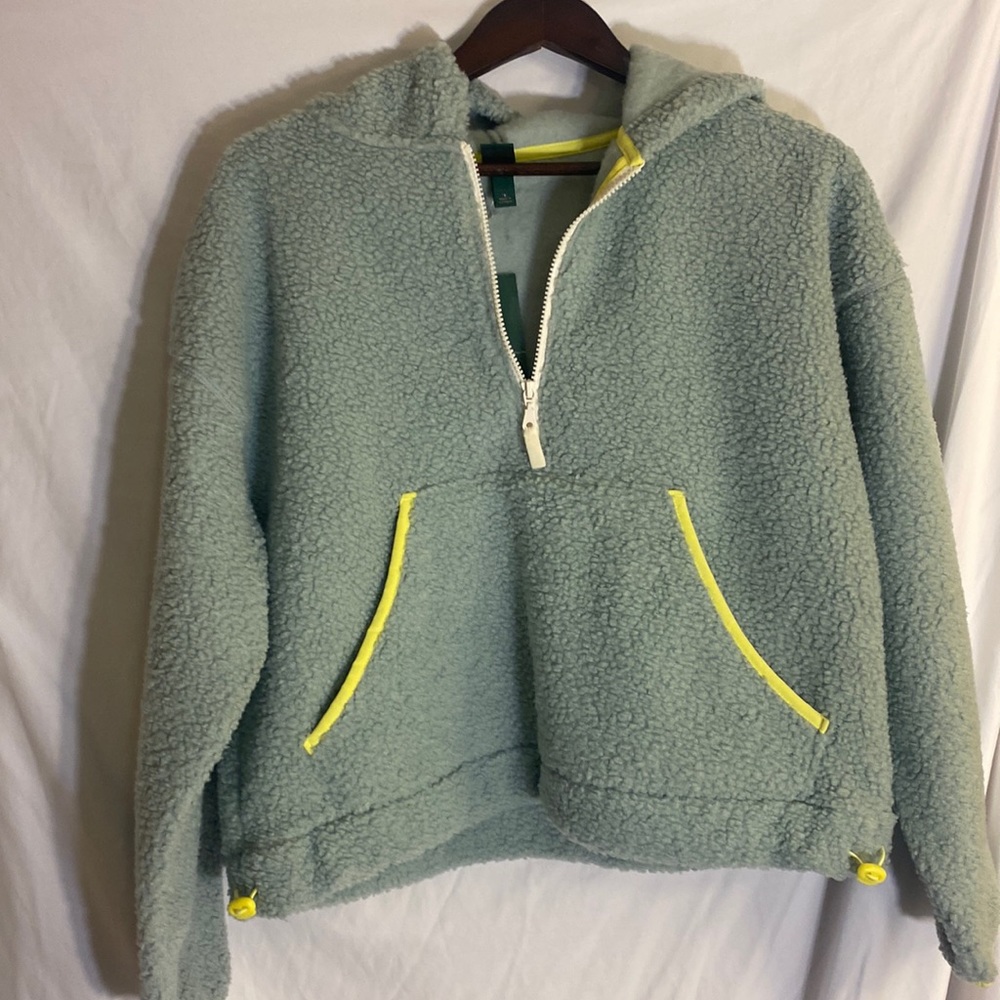 Woman’s hooded sweater top size S.  NWT